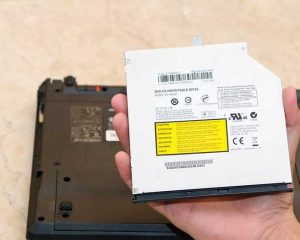 aid1391625-v4-728px-Replace-the-DVD-Drive-of-an-Acer-Aspire-4520-Series-Laptop-Step-6